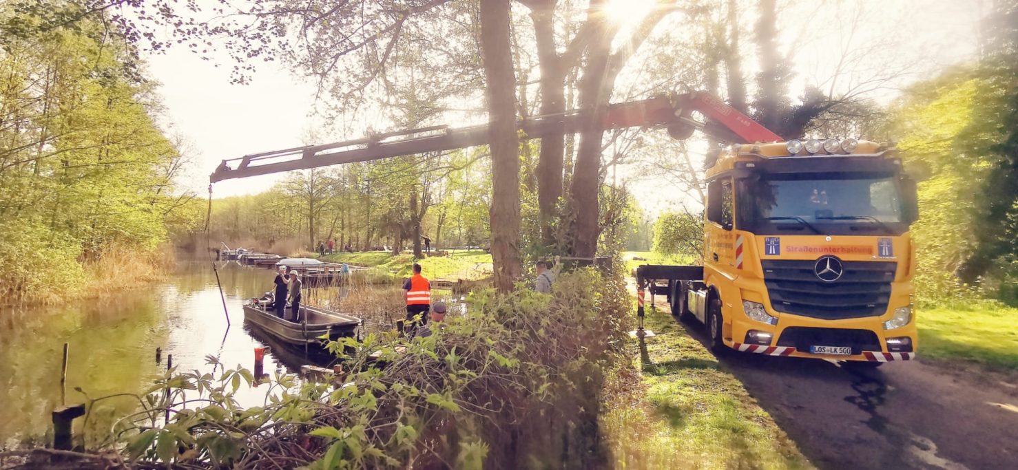 Großeinsatz beim Stegbau